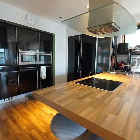 Cozy Entire Near Marley Park, Luas & M50 Appartement